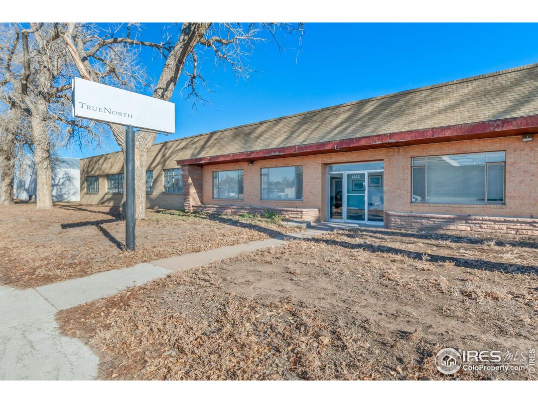 Exterior, Facade, Brick Facade, Cape Cod