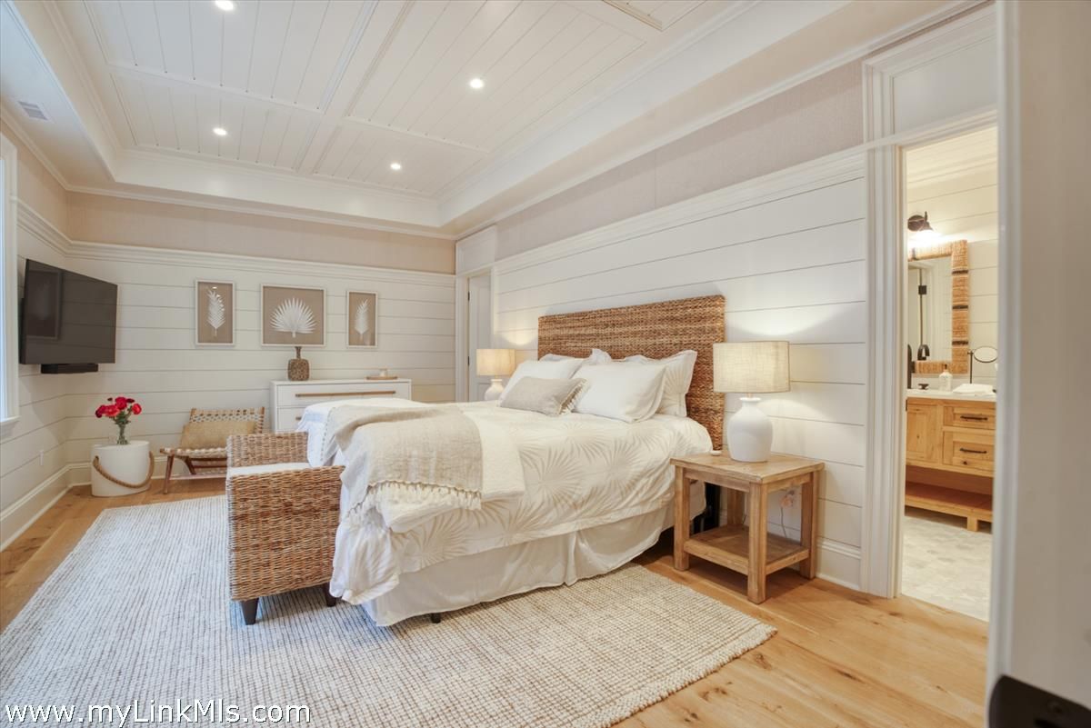 Bathroom, Bedroom, Interior, Recessed Lighting, Wood Texture Flooring