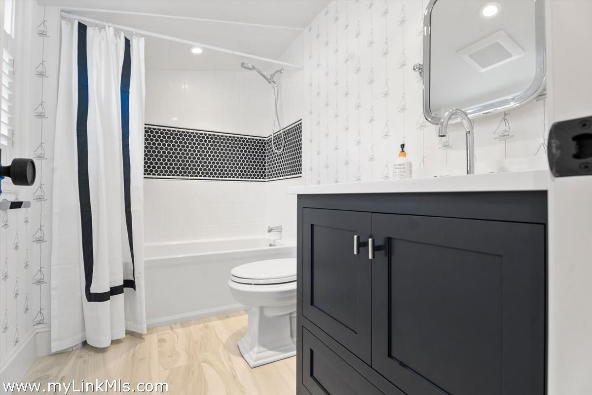 Bathroom, Interior, Recessed Lighting, Wood Texture Flooring