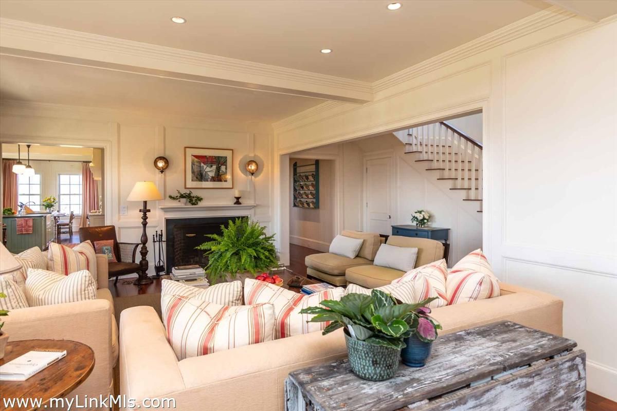 Fireplace, Interior, Living room, Pendant Lights, Recessed Lighting, Wood Texture Flooring