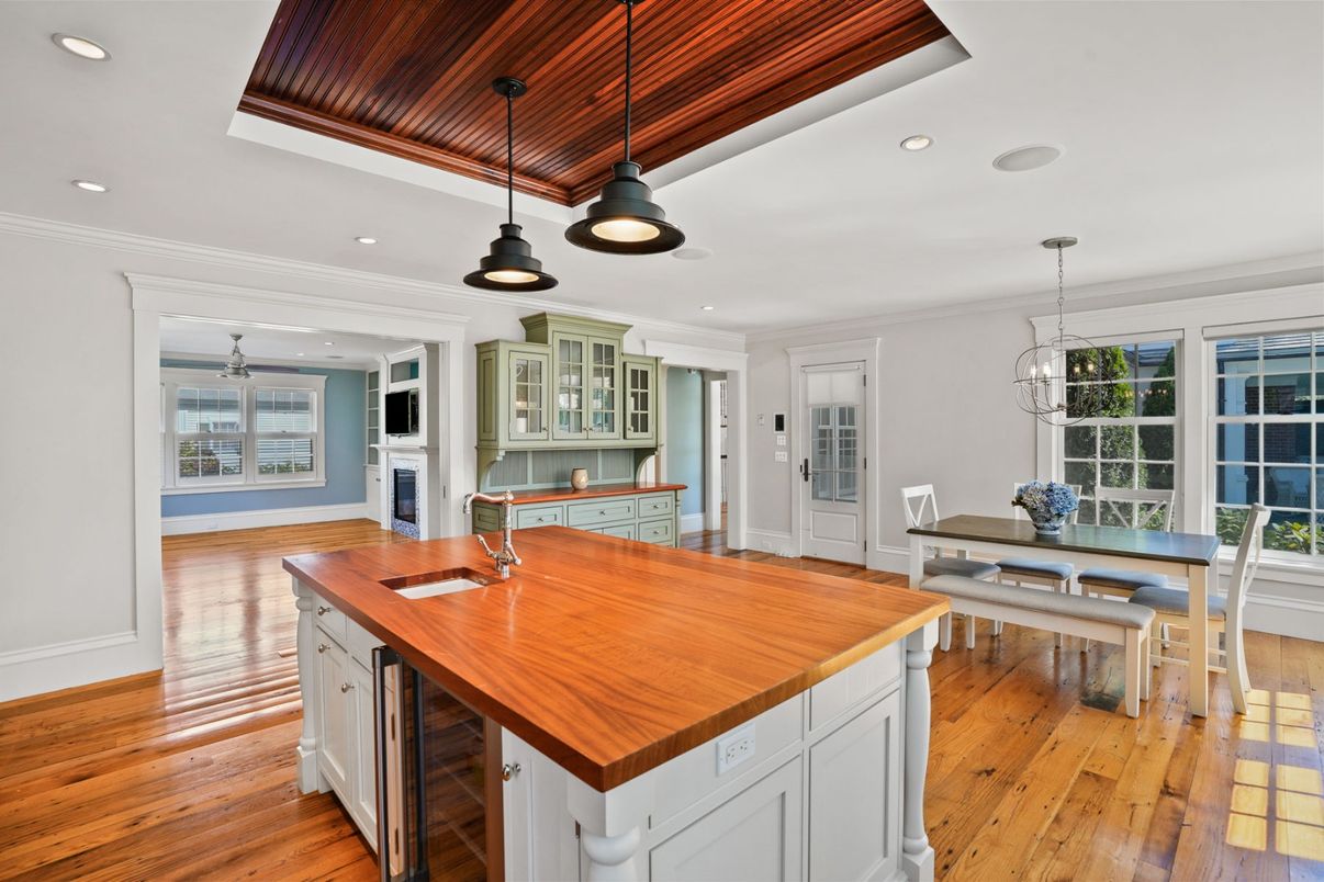 Dining room, Interior, Kitchen, Pendant Lights, Recessed Lighting, Wooden Ceilings, Wood Texture Flooring