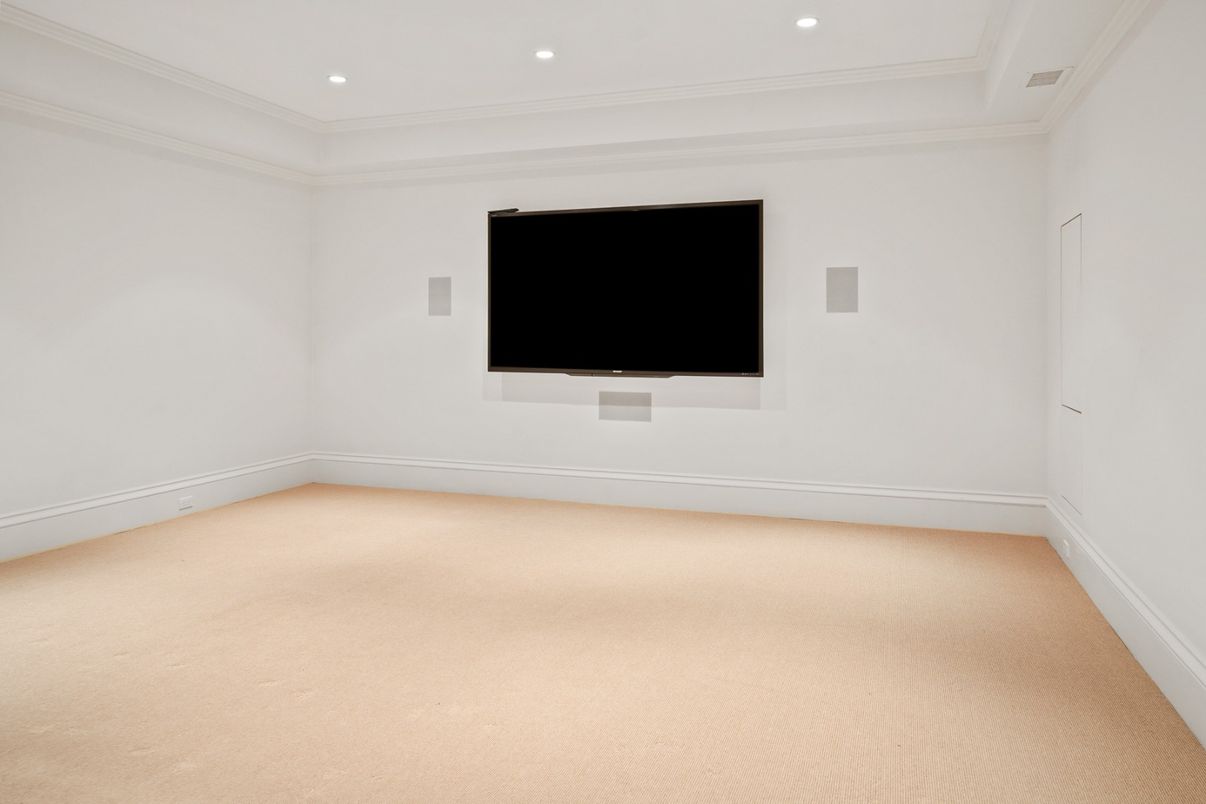 Empty room, Interior, Recessed Lighting
