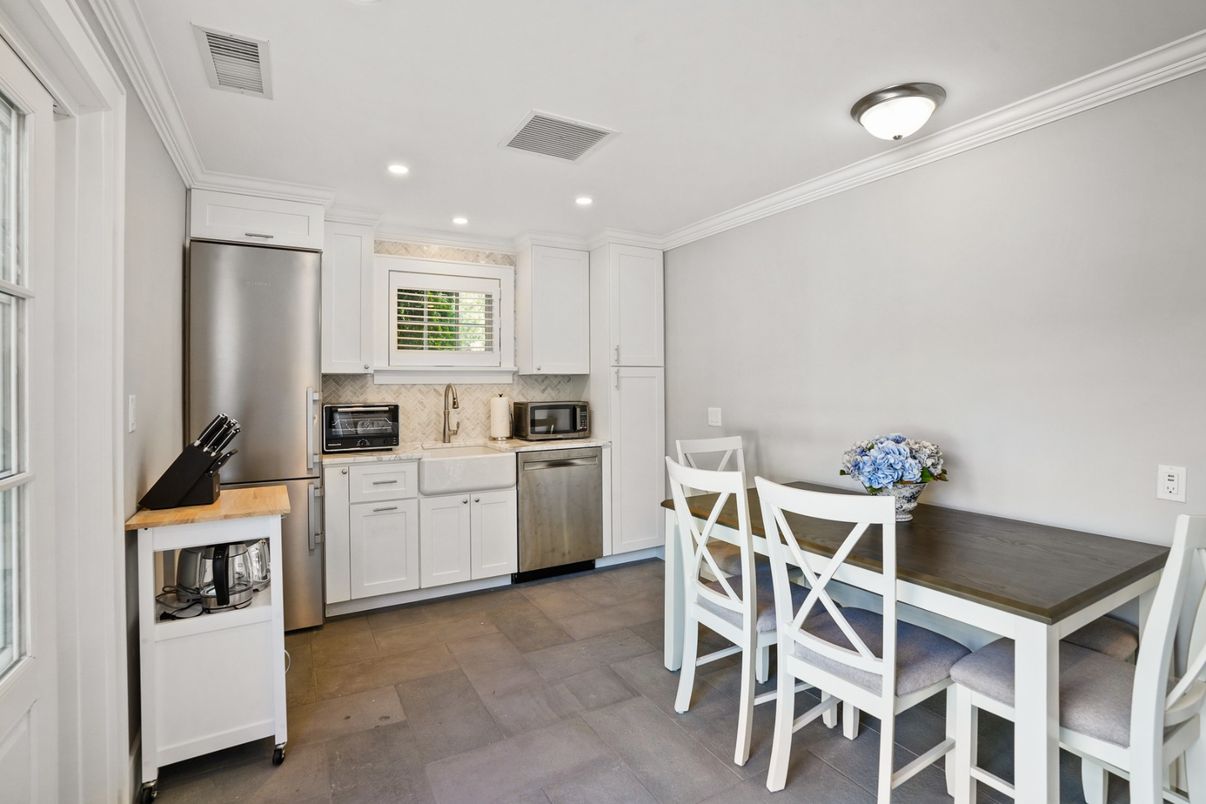 Dining room, Interior, Kitchen, Recessed Lighting, Stainless Steel Appliances