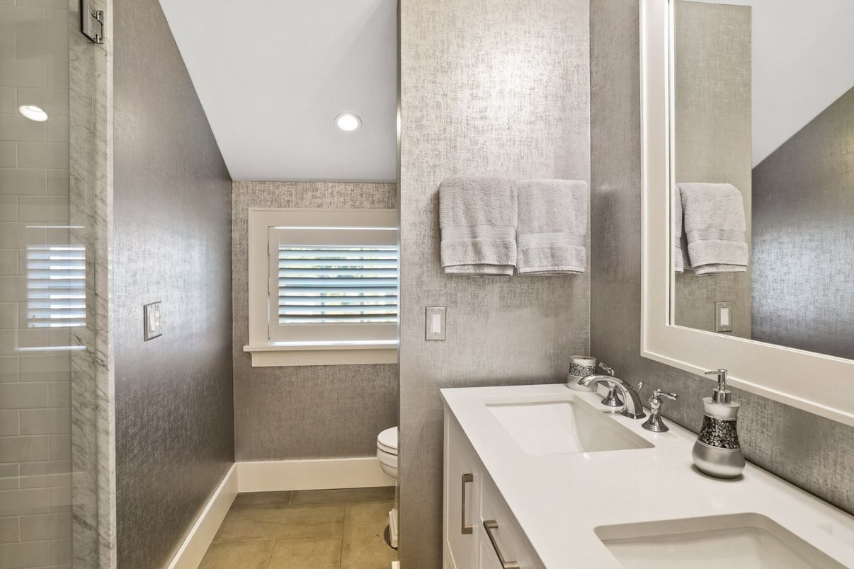 Bathroom, Dual Sink Vanities, Interior, Recessed Lighting