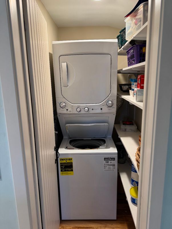 Interior, Utility Closets, Washer, Wood Texture Flooring