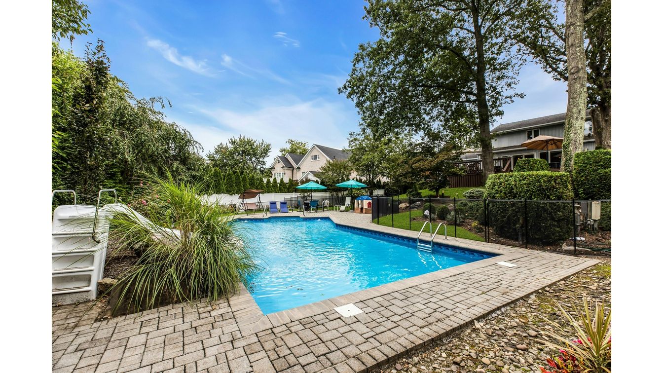 DE Listing image placeholder