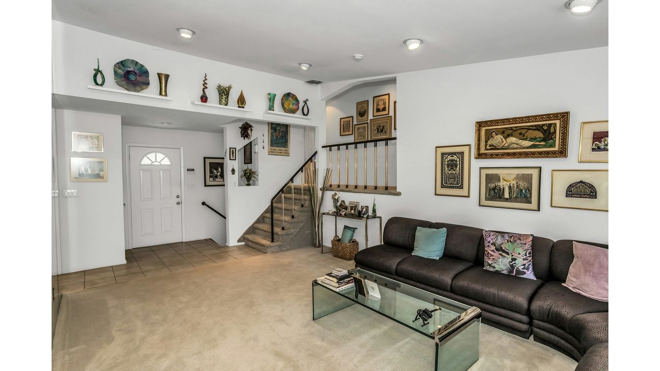 DE Listing image placeholder