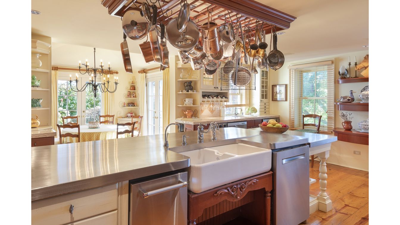 Chandelier, Dining room, Interior, Kitchen, Stainless Steel Appliances, Wood Texture Flooring