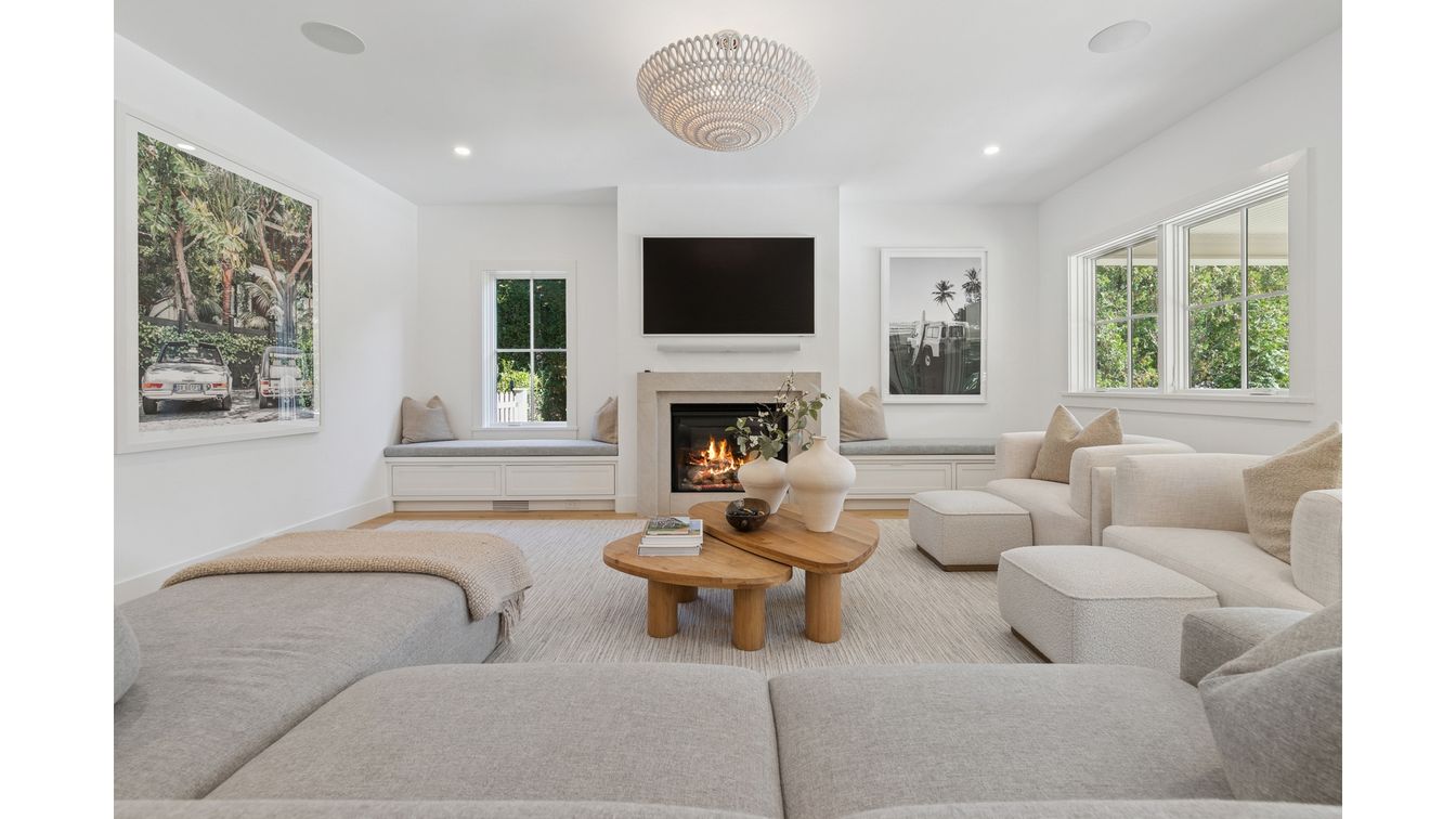 Fireplace, Interior, Living room, Recessed Lighting