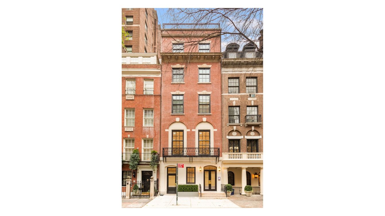 Exterior, Facade, Brick Facade, Rowhouse