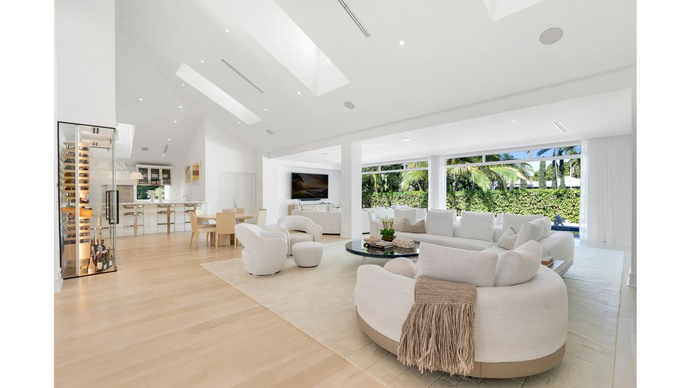 Dining room, Interior, Kitchen, Living room, Pendant Lights, Recessed Lighting, Wood Texture Flooring