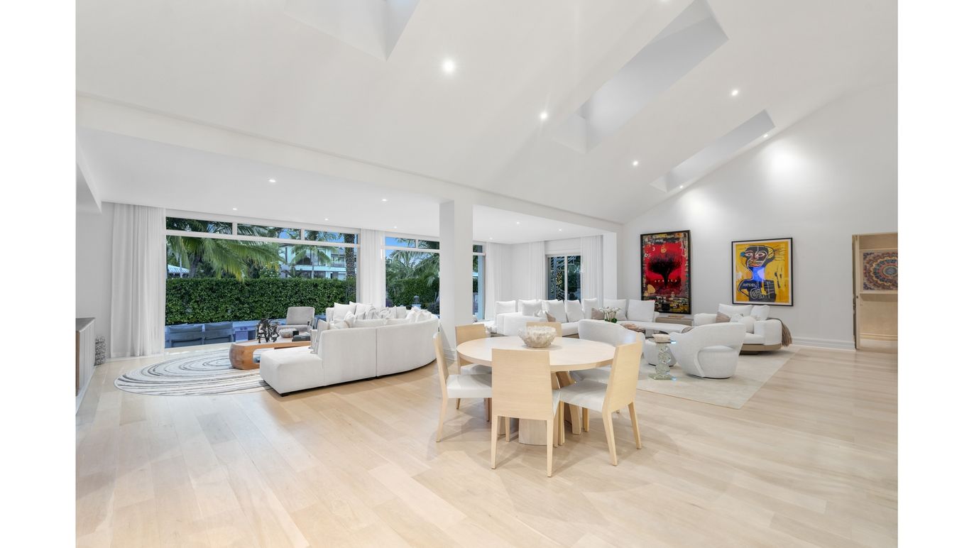 Dining room, Interior, Living room, Recessed Lighting, Wood Texture Flooring