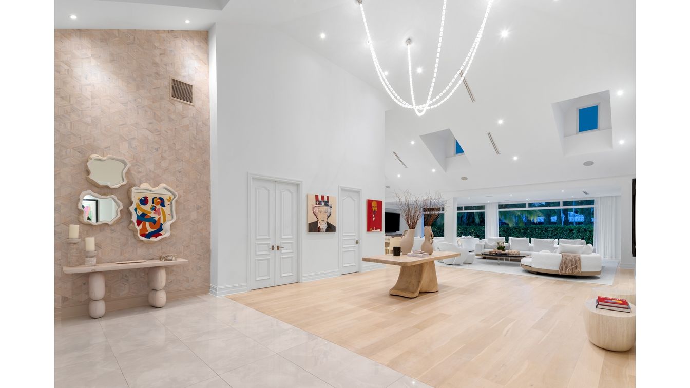 Interior, Living room, Pendant Lights, Recessed Lighting, Wood Texture Flooring