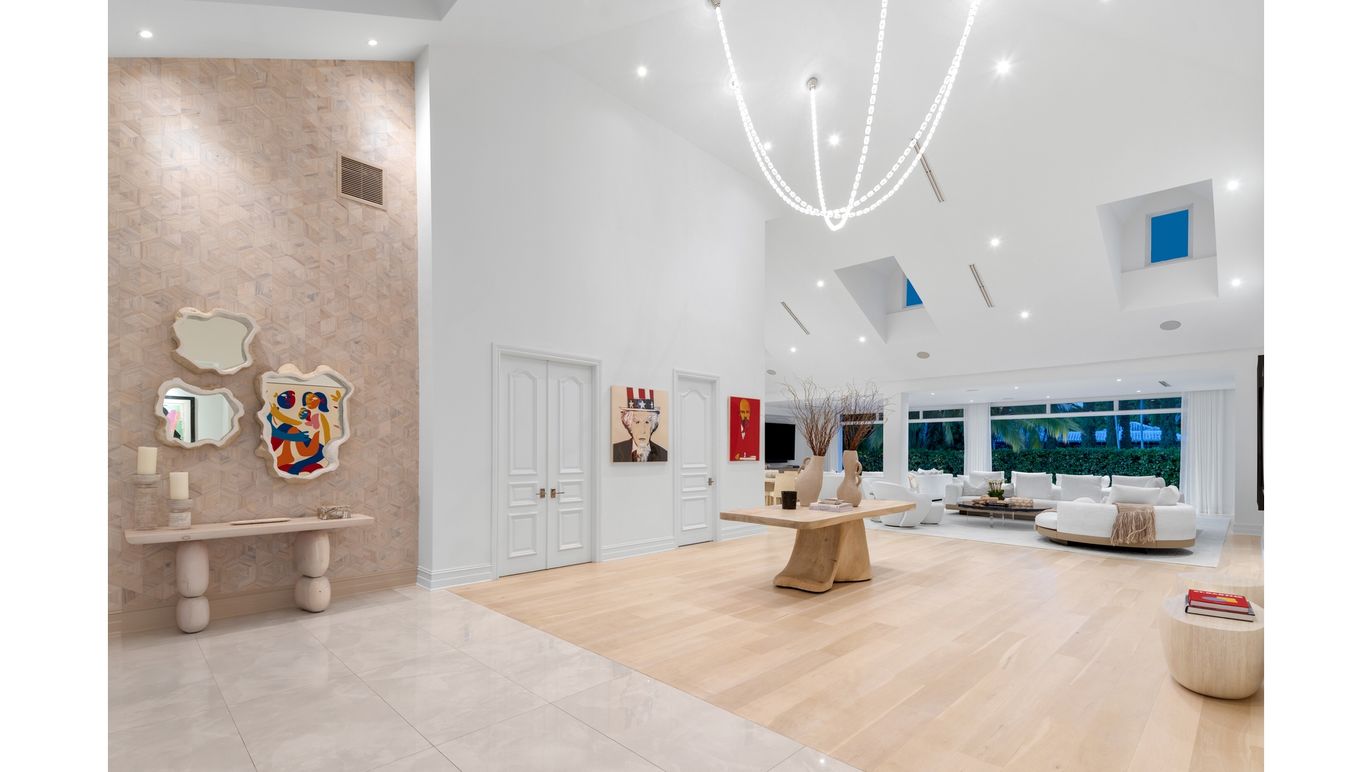Interior, Living room, Pendant Lights, Recessed Lighting, Wood Texture Flooring
