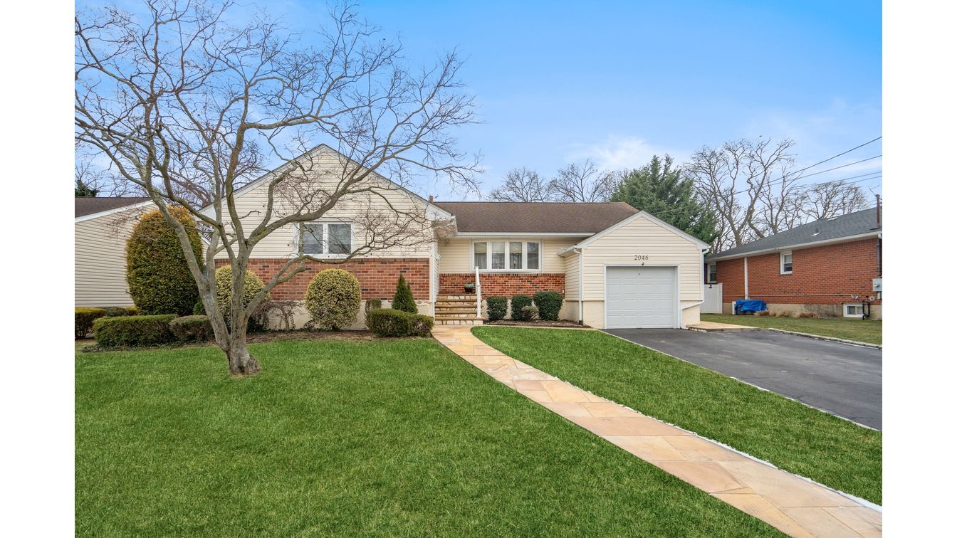 Attached, Exterior, Facade, Brick Facade, Cape Cod