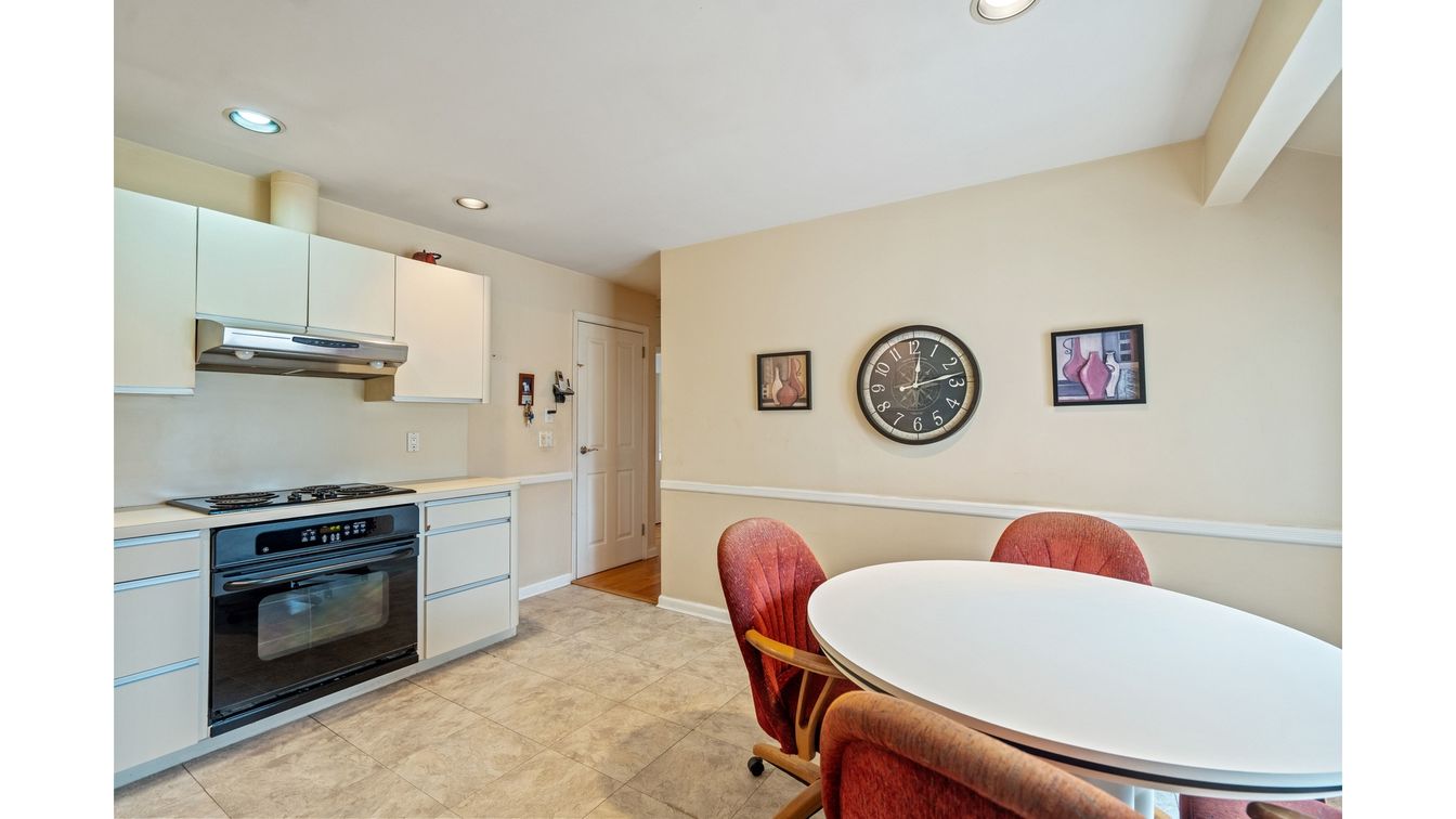 Dining room, Interior, Kitchen, Recessed Lighting