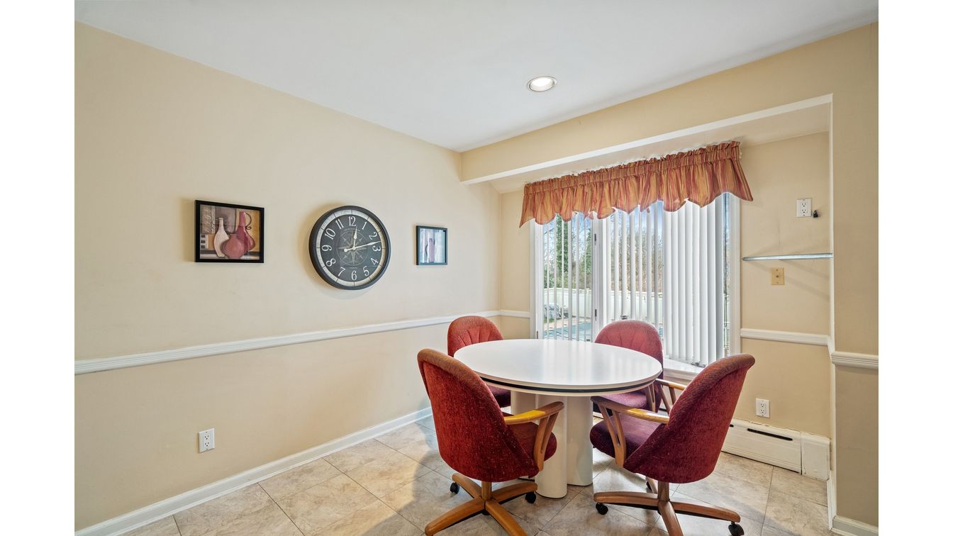 Dining room, Interior, Recessed Lighting