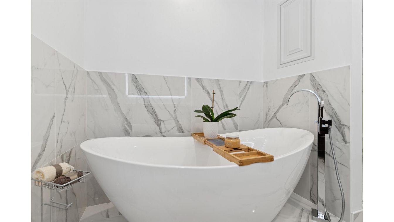 Bathroom, Free Standing Baths, Interior, Marble, Marble Walls