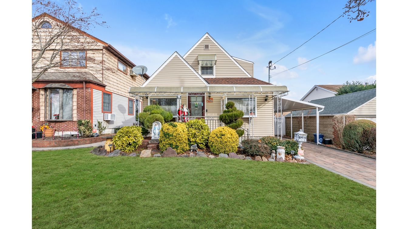 Exterior, Facade, Brick Facade, Queen Anne Victorian