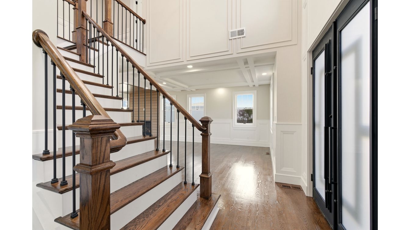 Interior, Recessed Lighting, Wood Texture Flooring