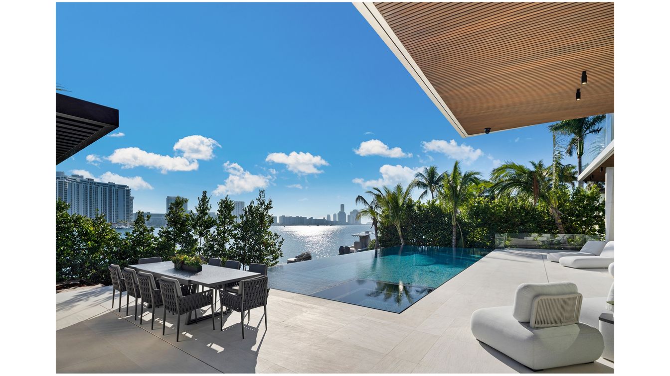 Exterior, Pool, Water