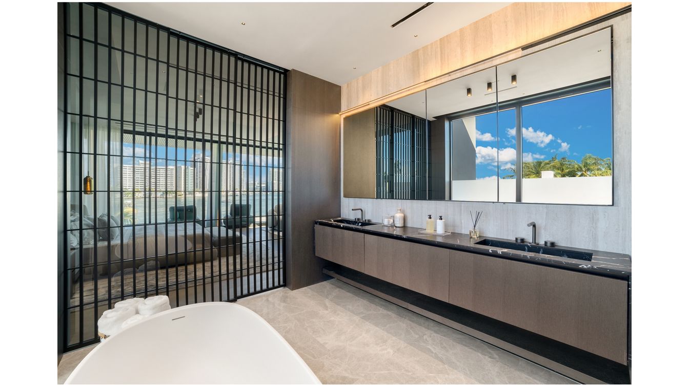 Bathroom, Dual Sink Vanities, Free Standing Baths, Interior, Recessed Lighting