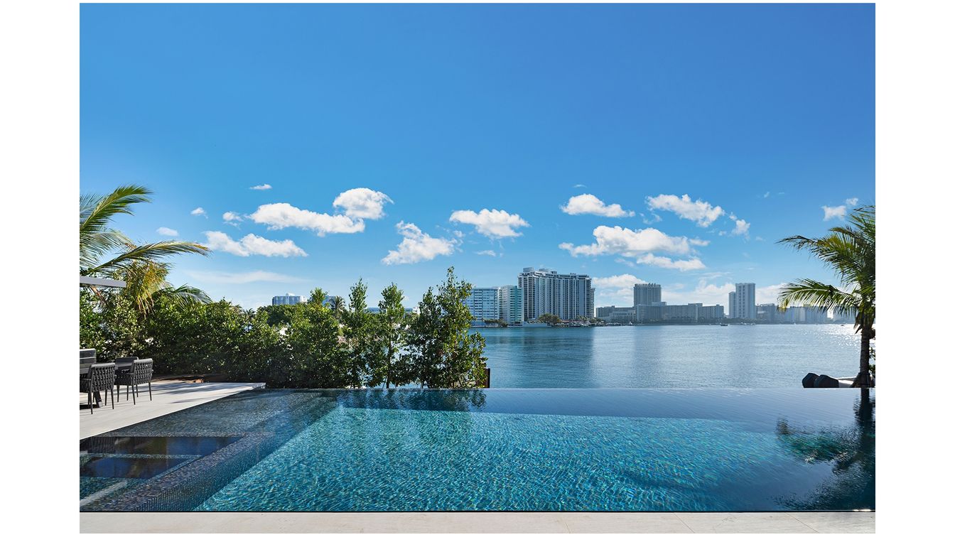 Exterior, Pool, Water