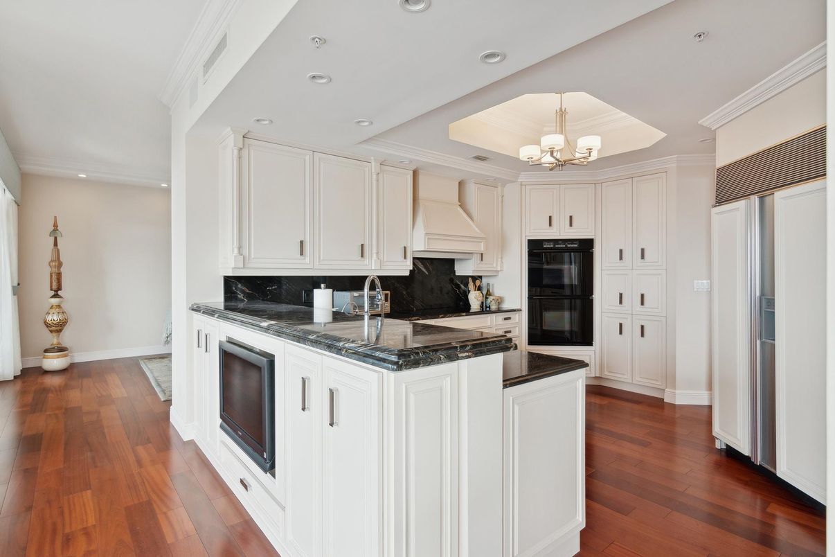 Chandelier, Interior, Kitchen, Recessed Lighting, Stainless Steel Appliances, Wood Texture Flooring
