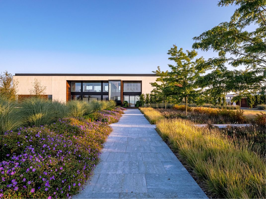 Exterior, Facade, Modern