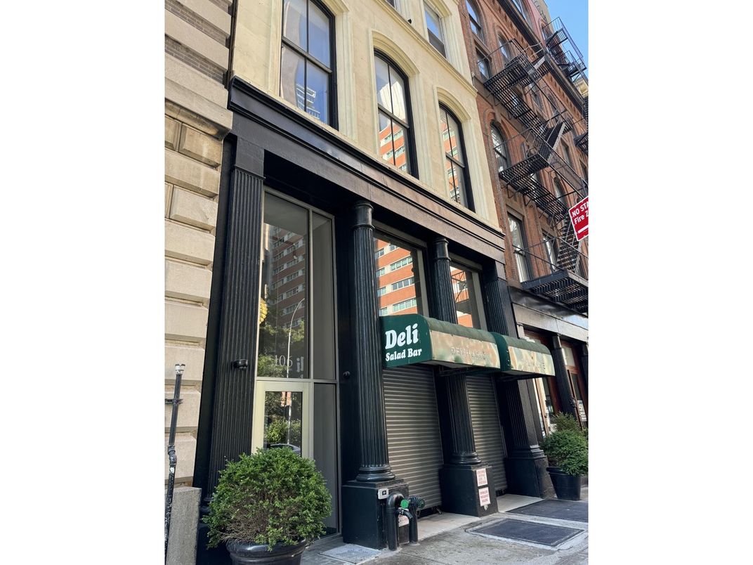 Exterior, Facade, Rowhouse