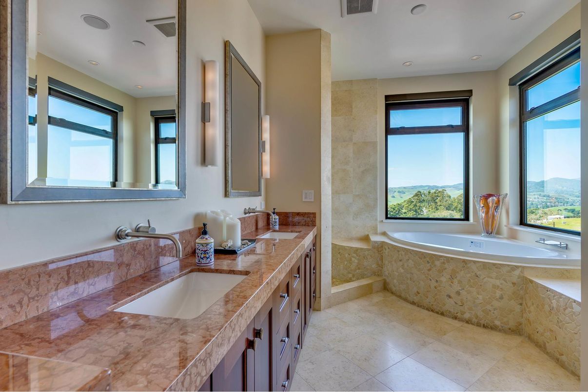 Bathroom, Dual Sink Vanities, Interior, Recessed Lighting