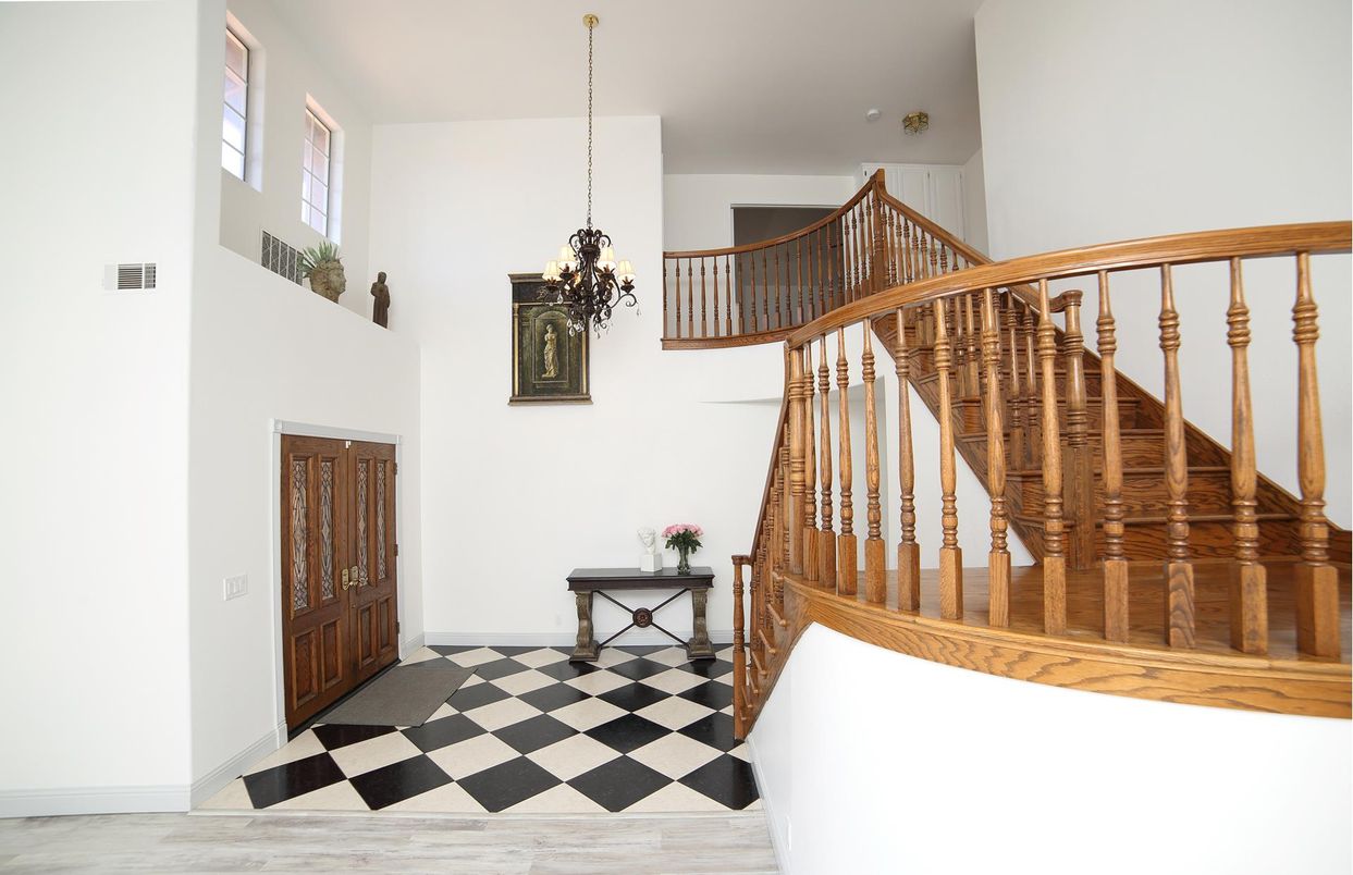 Chandelier, Interior, Pendant Lights