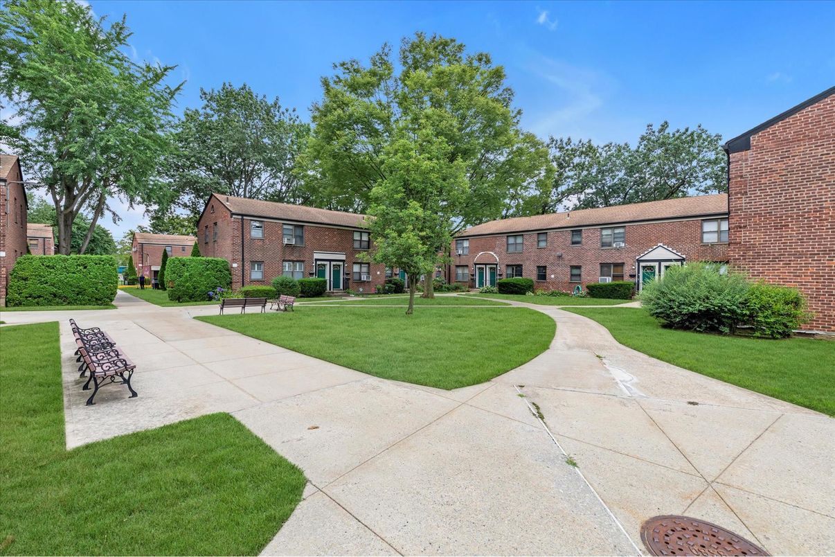 Exterior, Facade, Brick Facade, Cape Cod