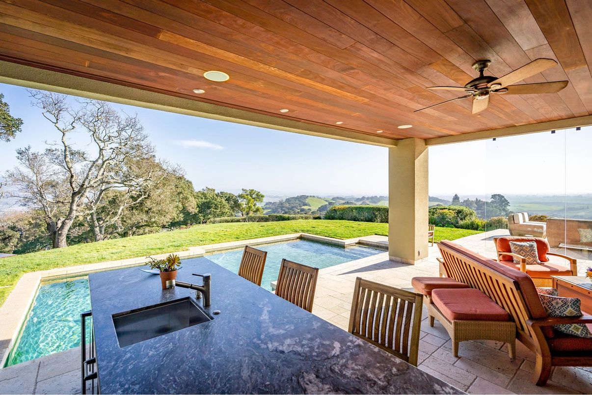 Exterior, Outdoor Kitchen, Pool