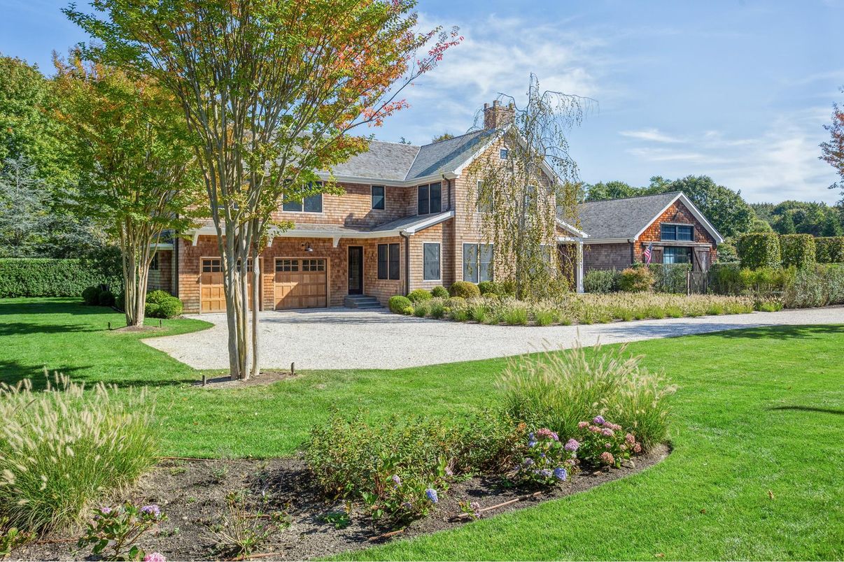 Attached, Exterior, Facade, Brick Facade, Queen Anne Victorian
