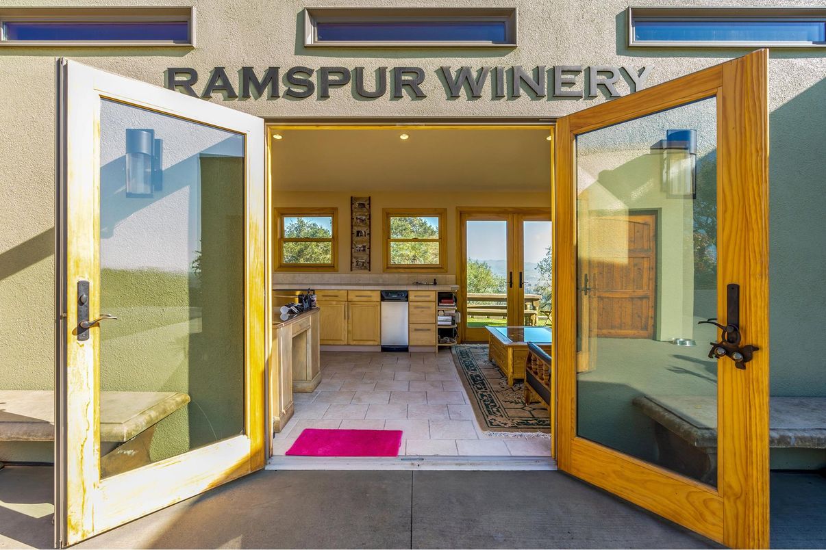 Exterior, Outdoor Kitchen