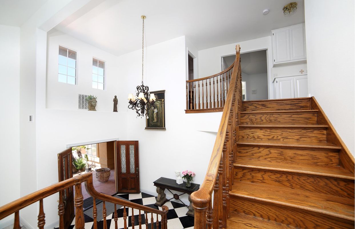 Chandelier, Interior