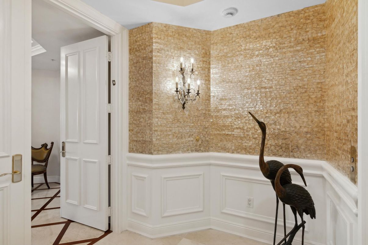 Chandelier, Interior