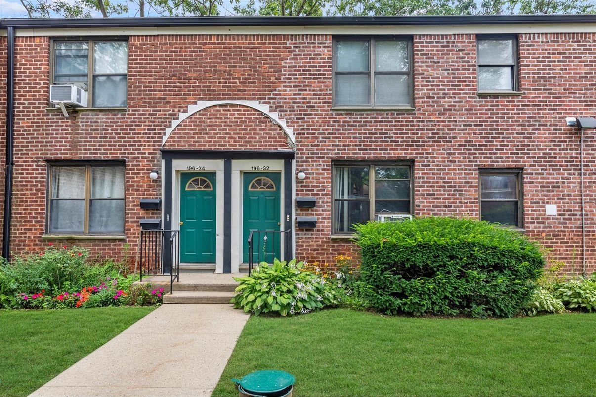 Exterior, Facade, Brick Facade, Rowhouse