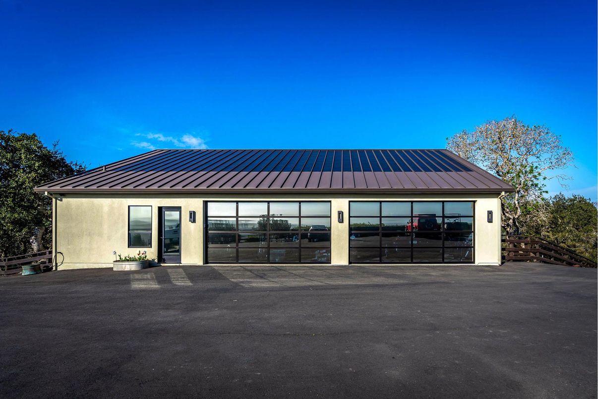 Attached, Exterior, Facade, None