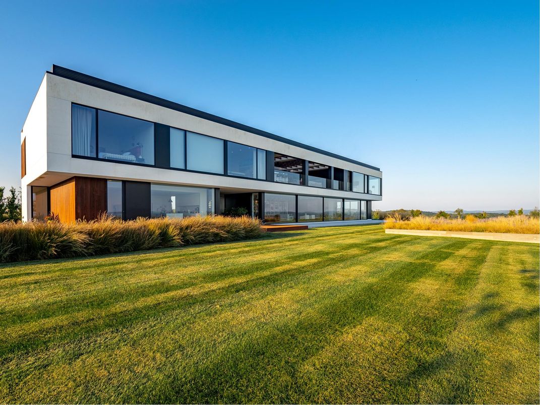 Backyard, Exterior, Facade, Modern