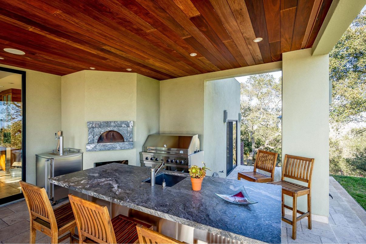 Exterior, Outdoor Kitchen