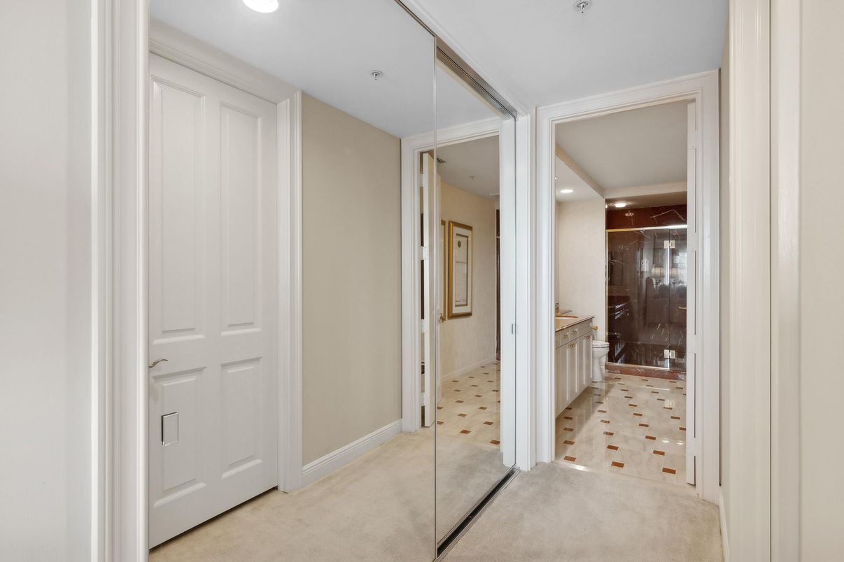 Bathroom, Interior, Recessed Lighting