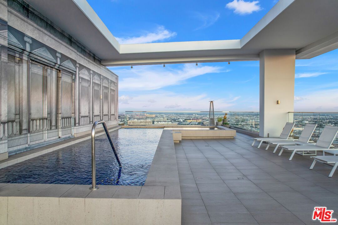 Exterior, Pool, Water