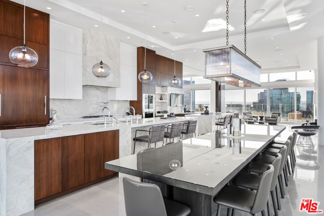 Dining room, Interior, Kitchen, Pendant Lights, Recessed Lighting, Stainless Steel Appliances
