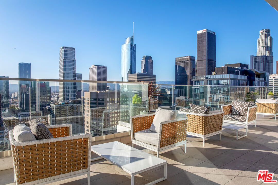 Exterior, Other, Skyline