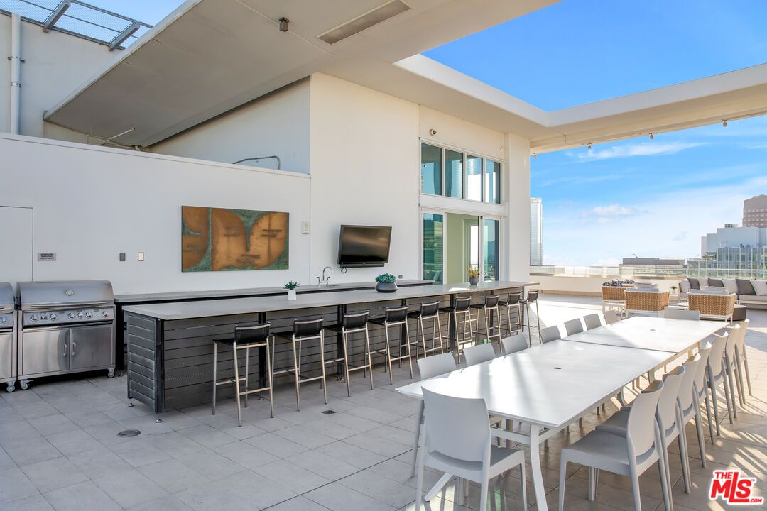 Exterior, Outdoor Kitchen