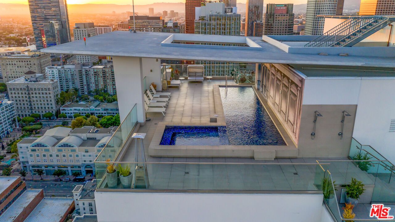 Exterior, Pool, Other