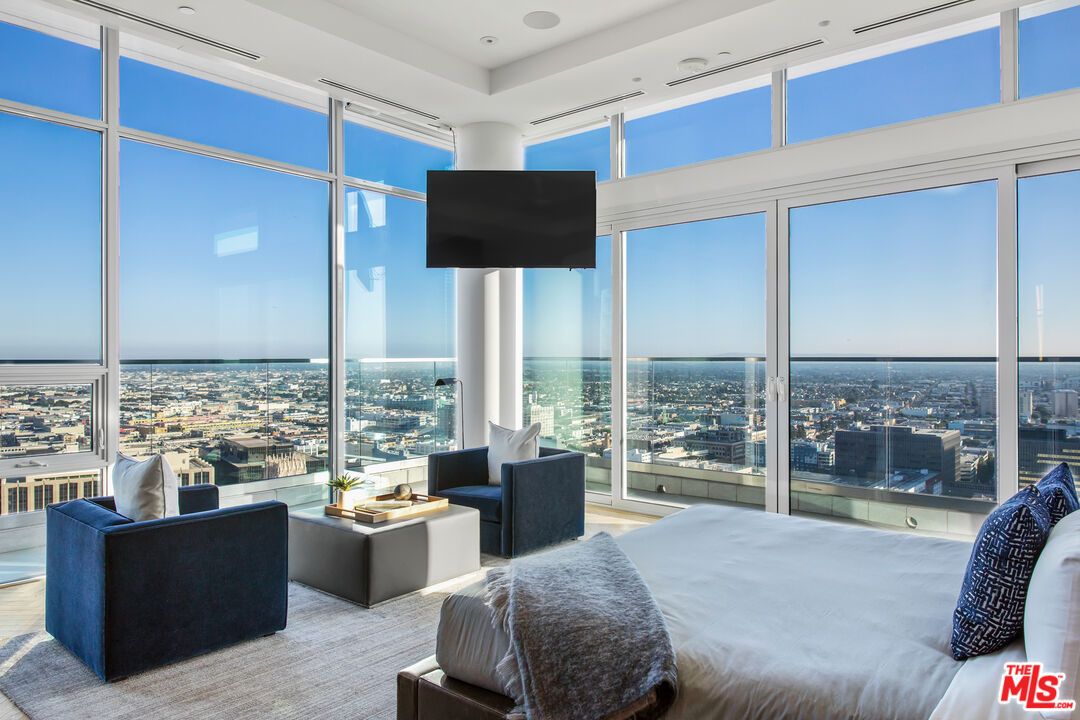 Bedroom, Interior, Water