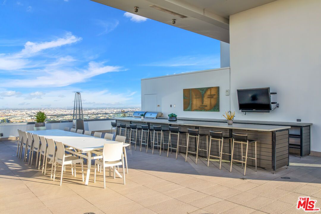 Exterior, Outdoor Kitchen